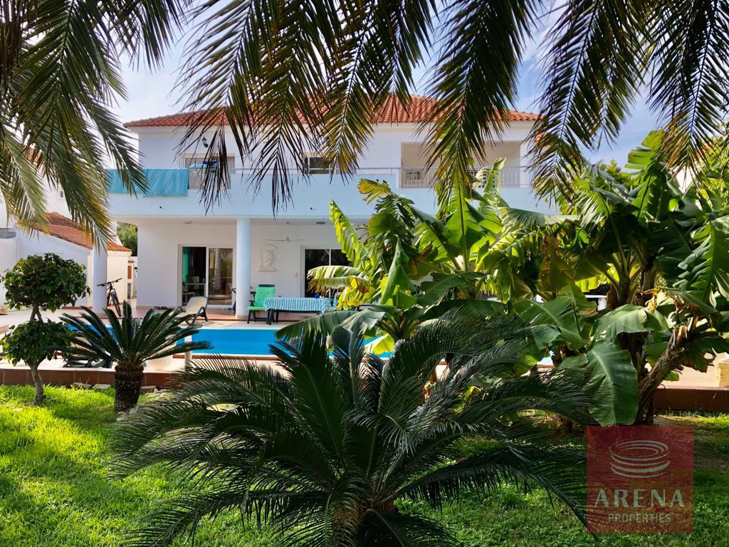 Villa for rent 450 m² in Perivolia Larnakas, Larnaca