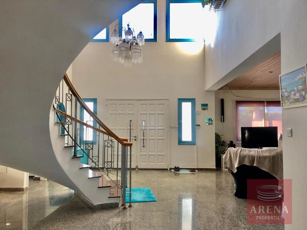 Villa for rent 450 m² in Perivolia Larnakas, Larnaca