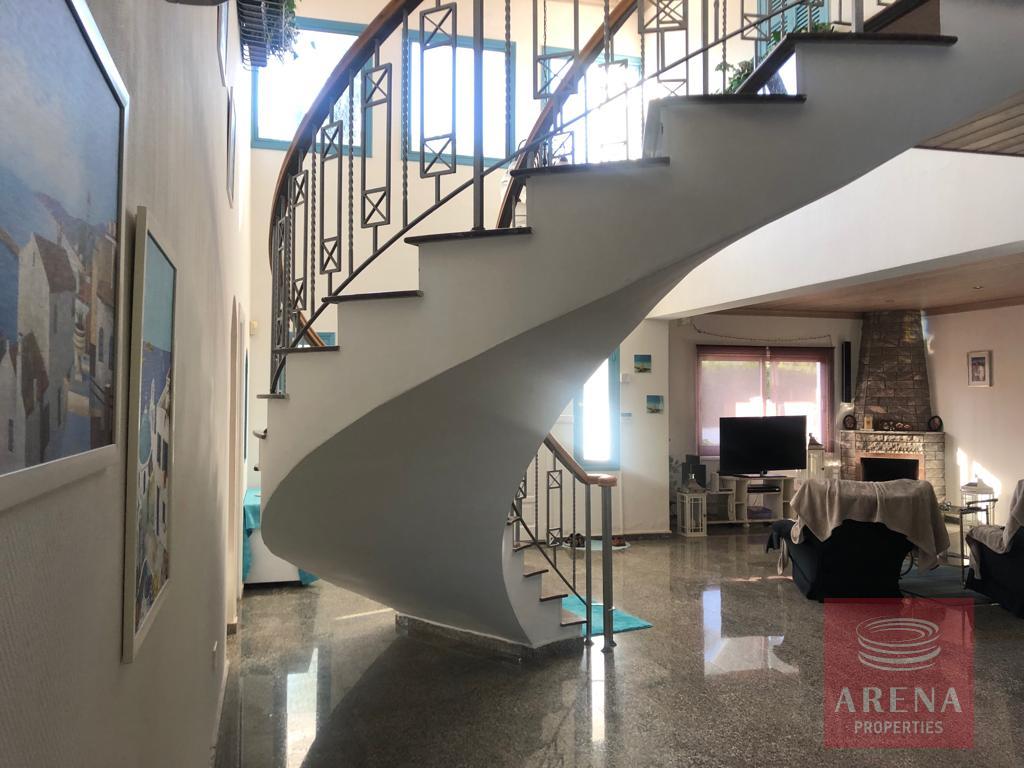 Villa for rent 450 m² in Perivolia Larnakas, Larnaca