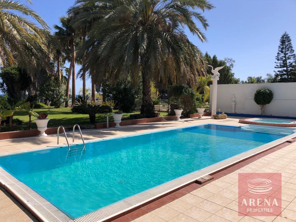 Villa for rent 450 m² in Perivolia Larnakas, Larnaca