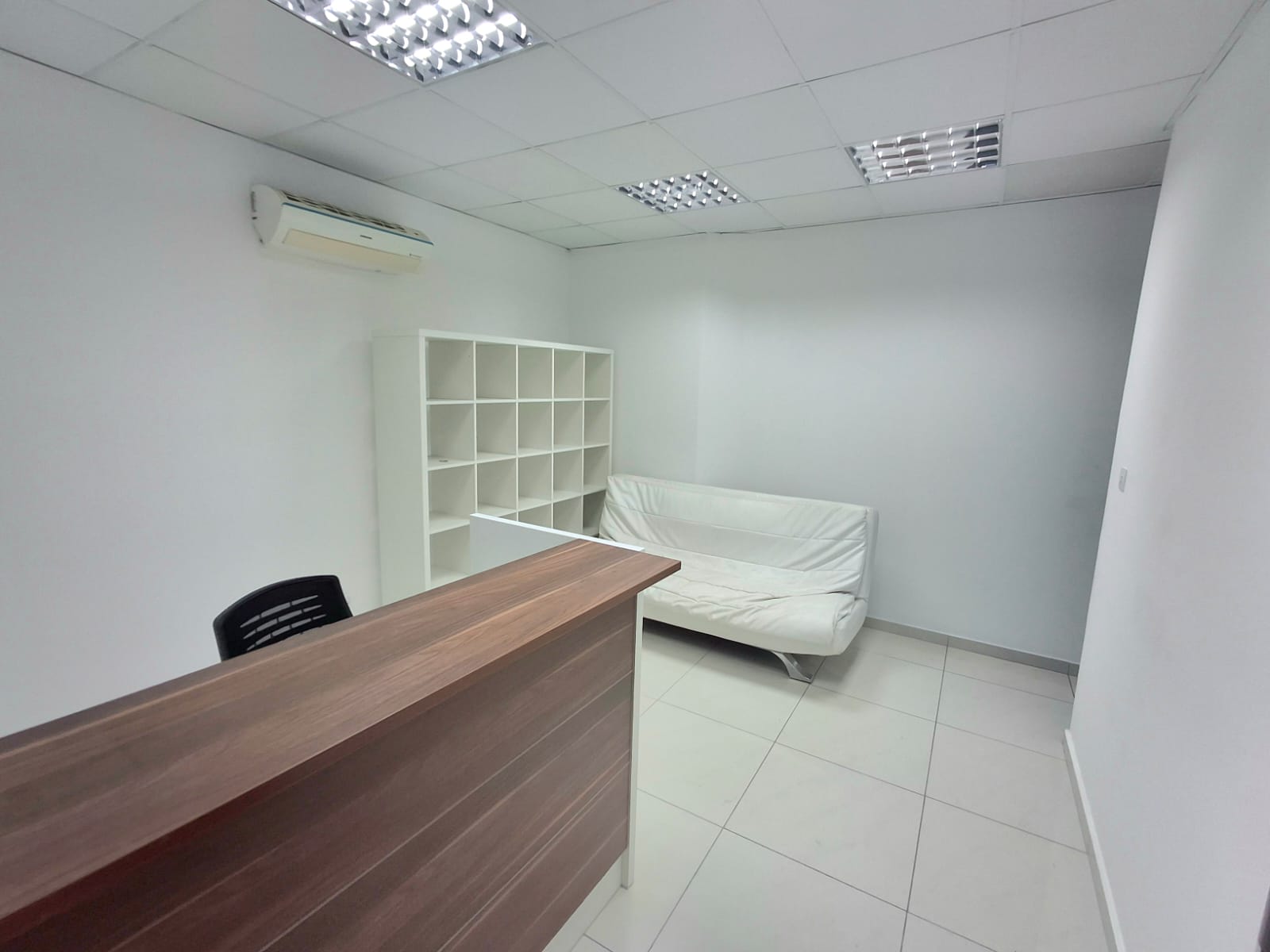 Здание 97 м² в аренду в Aradippou - Apostolos Loukas, Larnaca