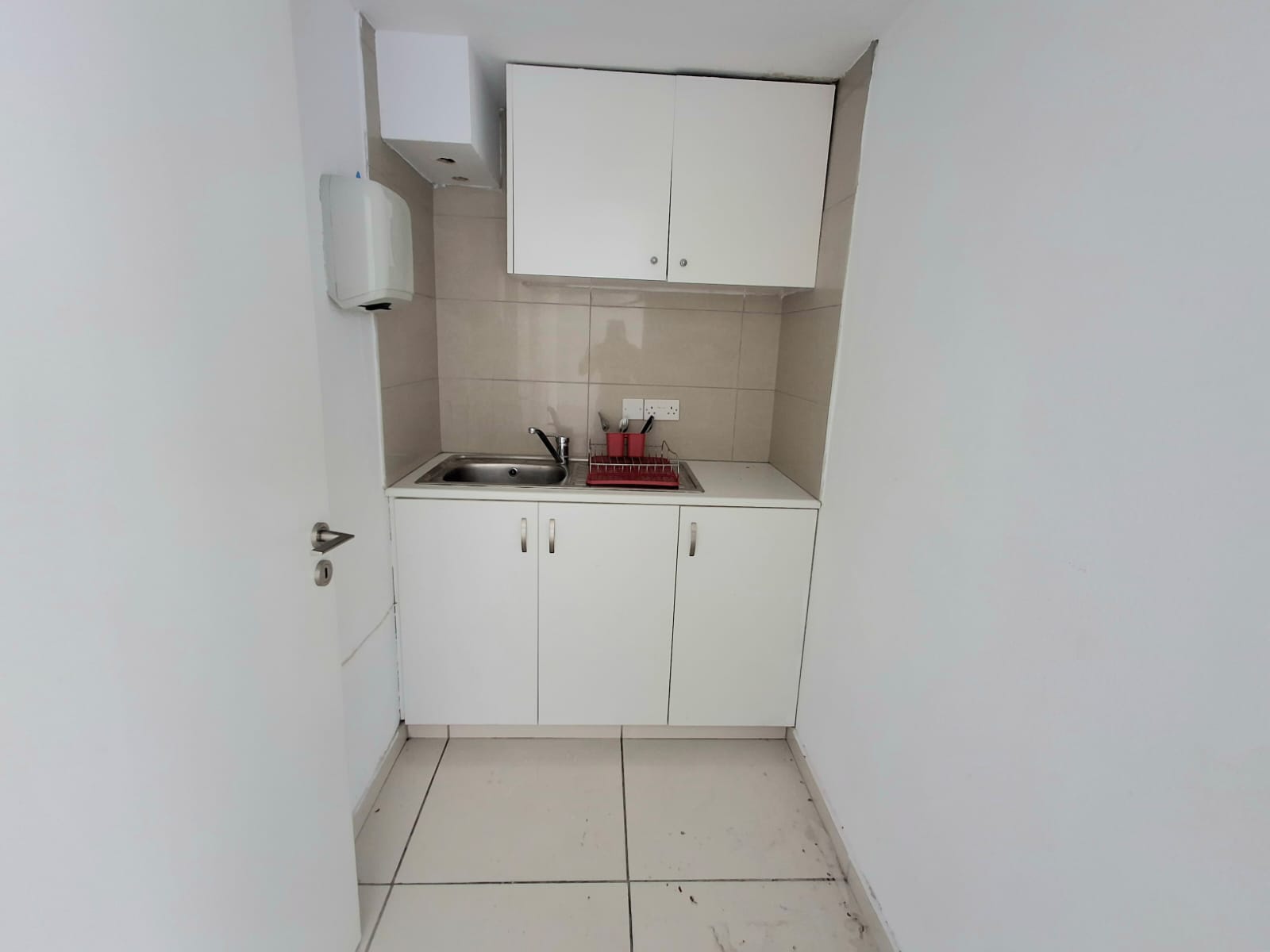 Commercial properties 220 m² for rent in Aradippou - Apostolos Loukas, Larnaca