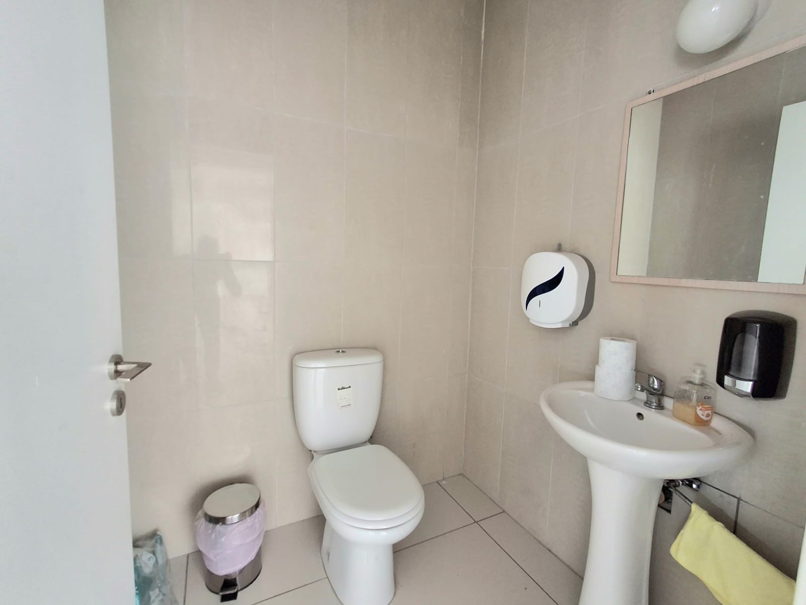 Commercial properties 220 m² for rent in Aradippou - Apostolos Loukas, Larnaca