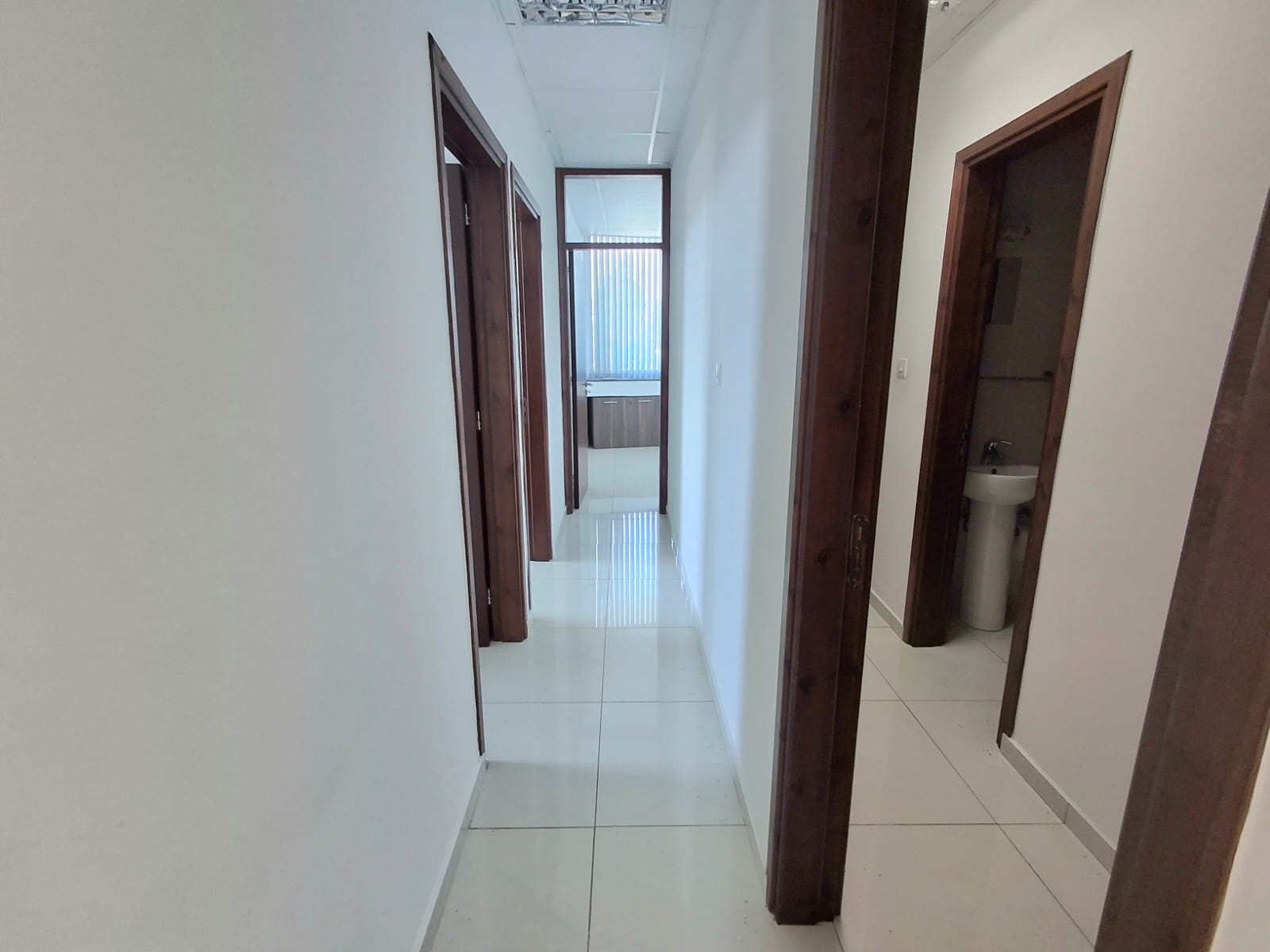 Здание 97 м² в аренду в Aradippou - Apostolos Loukas, Larnaca