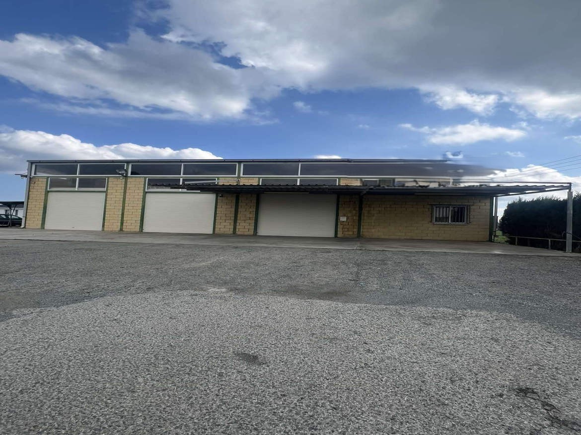 Commercial properties 200 m² for rent in Perivolia Larnakas, Larnaca